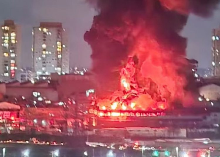 Incêndio em empresa de logística mobiliza bombeiros por mais de dez horas em Guarulhos